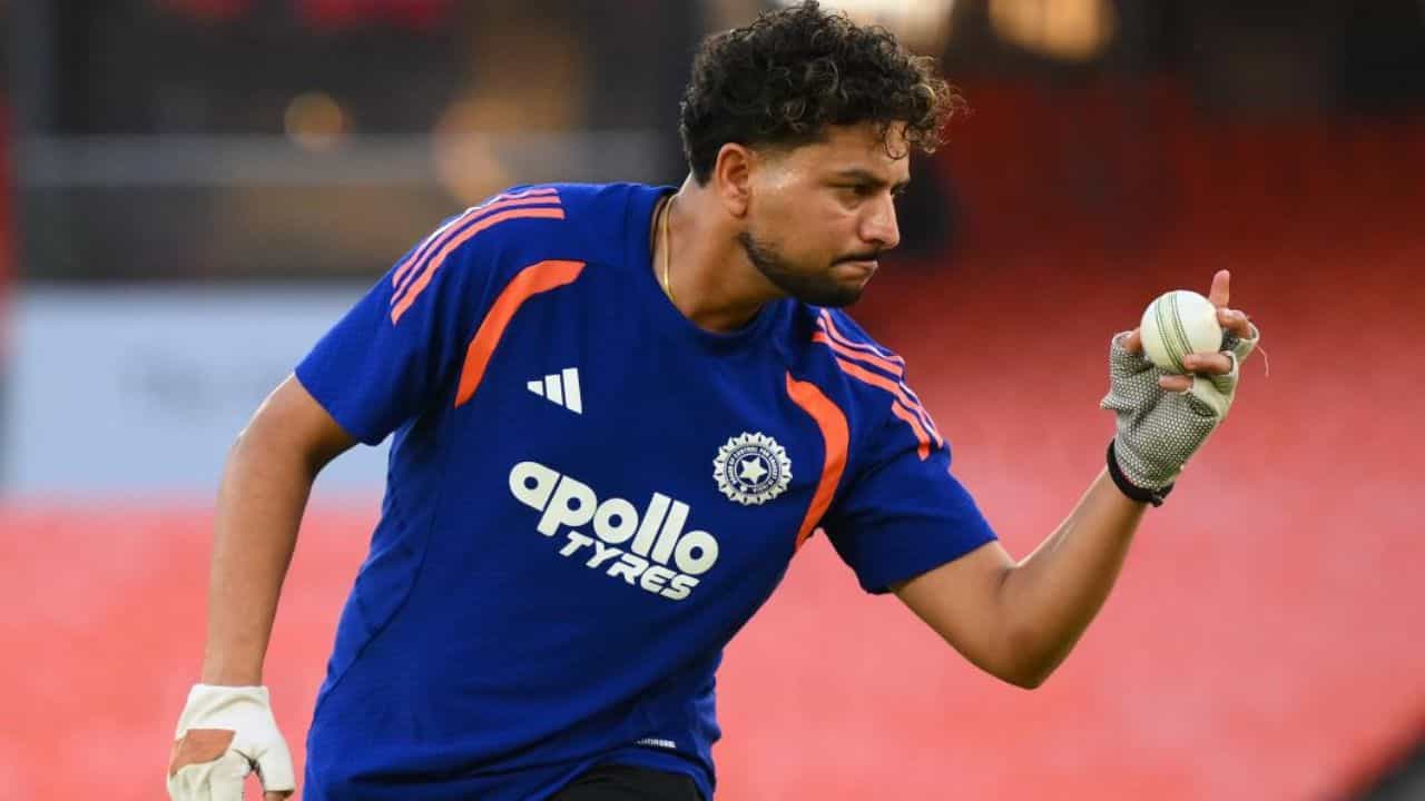 భారత్ బ్యాటింగ్లో విరాట్ కోహ్లీ (Virat Kohli) అజేయంగా 139 పరుగులు చేశాడు. కెప్టెన్ శుభ్మన్ గిల్ (Shubman Gill) కూడా సెంచరీ సాధించాడు. 296 పరుగుల లక్ష్యాన్ని భారత్ ఎనిమిది వికెట్లు మిగిలి ఉండగానే ఛేదించింది. ఈ విజయంతో మూడు మ్యాచ్ల సిరీస్లో భారత్ 1-0 ఆధిక్యంలోకి వెళ్లింది.