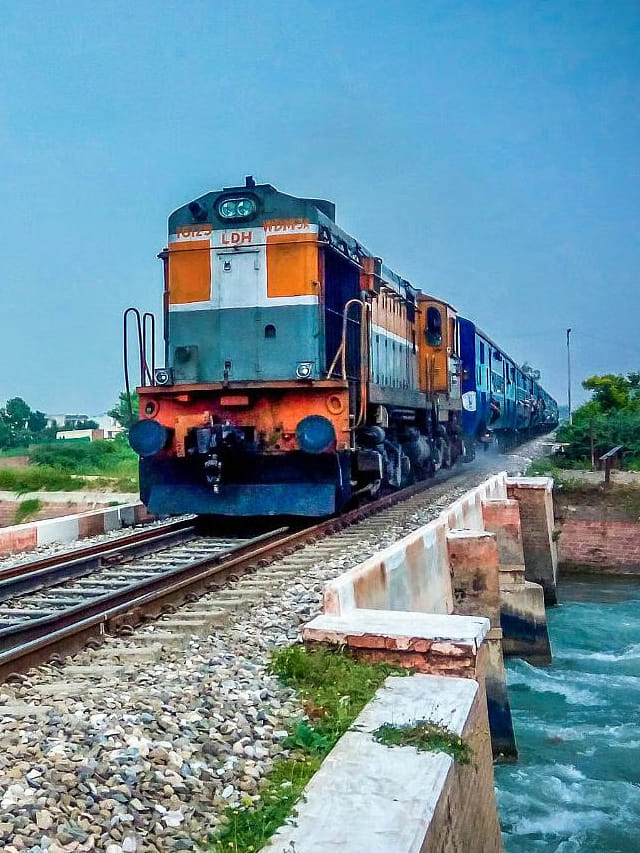 చార్ట్‌ ప్రిపేర్‌ అయినా కన్ఫర్మ్‌డ్‌ టికెట్‌ బుక్ చేసుకోవచ్చు..ఎలాగంటే