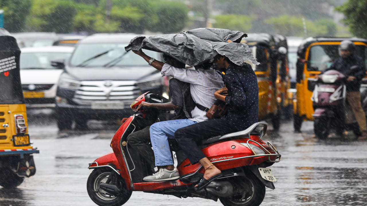 Rains Alert: తీవ్ర వాయుగుండం ఎఫెక్ట్.. ప్రజలకు ఏపీ ప్రభుత్వం బిగ్ అలర్ట్.. భారీ హెచ్చరికలు జారీ