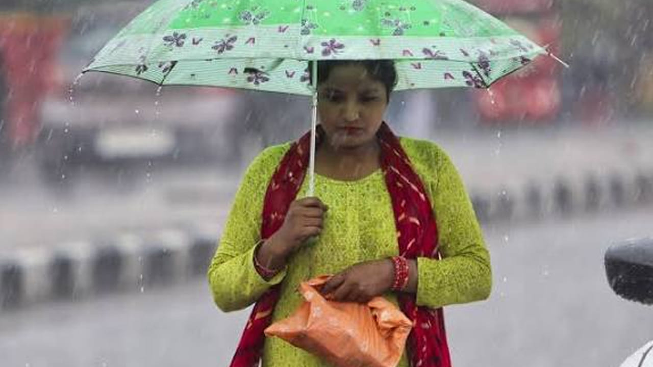 Weather Report: బంగాళాఖాతంలో మరో అల్పపీడనం.. ఏపీకి వాతావరణశాఖ అలర్ట్.. ఈ జిల్లాల్లో వర్షాలు..