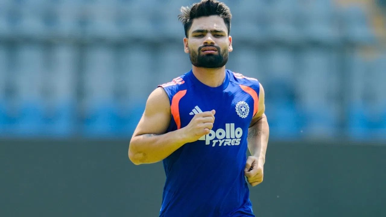 ఫినిషర్ పాత్రను పోషించే నితీష్ కుమార్ రెడ్డి, వాషింగ్టన్ సుందర్ టీ20 జట్టులోకి తిరిగి వచ్చారు. అక్షర్ పటేల్, శివమ్ దుబే కూడా జట్టులో ఉన్నారు. అందువల్ల, రింకుకు టీమ్ ఇండియాలో స్థానం సంపాదించడం కష్టంగా ఉంది.