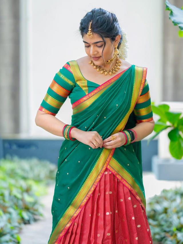 వయ్యారి అందాలు చూసి మైమరిపోతున్న కుర్రకారు..