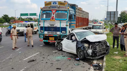 ఘోర రోడ్డు ప్రమాదం.. 8 మంది విద్యార్థులు మృతి