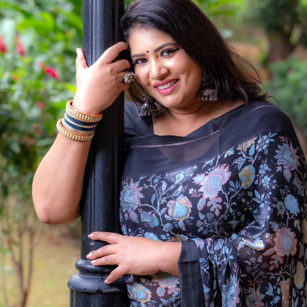 సూర్యవంశం, శివయ్య, సమరసింహారెడ్డి, సీతారామరాజు, ప్రేయసి రావే, లాహిరి లాహిరి లాహిరిలో, సందడే సందడి తదితర చిత్రాలు ఆమె కెరీర్‌లో భాగమయ్యాయి. సంఘవి తెలుగు, తమిళ సినిమాల్లో వరుస అవకాశాలు అందుకున్నారు. స్టార్ హీరోల సినిమాల్లోనూ నటిస్తూ తనకంటూ ప్రత్యేకమైన ఫ్యాన్ బేస్‌ను సంపాదించుకున్నారు. సినీ కెరీర్‌లో మంచి స్థాయిలో ఉన్న సమయంలోనే సంఘవి వ్యక్తిగత జీవితంపై దృష్టి పెట్టారు. 2016 ఫిబ్రవరి 3న బెంగళూరులో ఐటీ రంగంలో పనిచేసే వెంకటేష్‌ను వివాహం చేసుకున్నారు. 