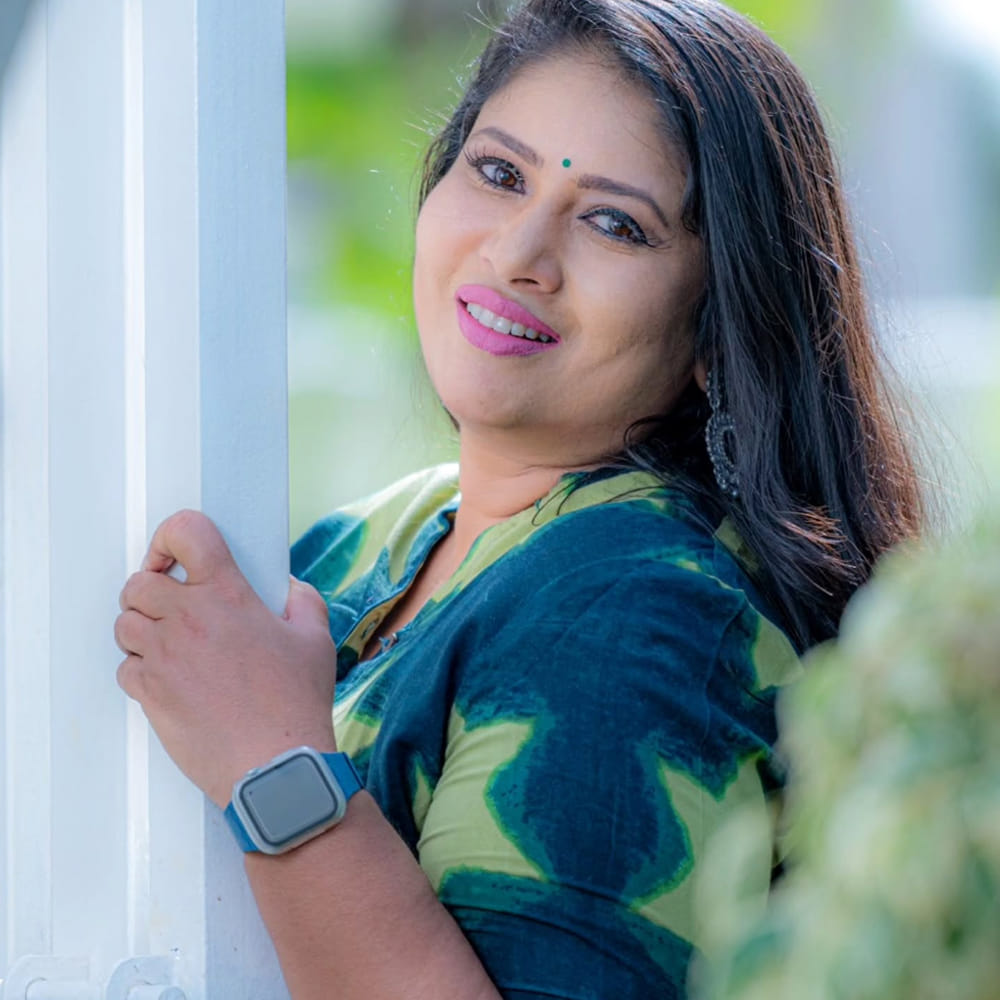 ఆ తర్వాత నాయుడుగారి కుటుంబం, సరదా బుల్లోడు, ప్రియమైన శ్రీవారు, అబ్బాయిగారి పెళ్లి, పట్టుకోండి చూద్దాం వంటి సినిమాల్లో నటిస్తూ టాలీవుడ్‌లో బిజీ హీరోయిన్‌గా మారిపోయారు. సంఘవి కెరీర్‌లో అత్యంత గుర్తుండిపోయే సినిమాల్లో కృష్ణవంశీ దర్శకత్వం వహించిన ‘సింధూరం’ ఒకటి. తన నటన, స్క్రీన్ ప్రెజెన్స్‌తో ప్రేక్షకులను ఆకట్టుకున్నారు. ఈ సినిమా ఆమె కెరీర్‌లో ప్రత్యేక స్థానాన్ని సంపాదించడమే కాకుండా, సంఘవికి ఉత్తమ నటిగా నంది అవార్డు దక్కిన చిత్రంగా కూడా గుర్తింపు పొందింది. ‘సింధూరం’ తర్వాత సంఘవి వరుసగా పలు విజయవంతమైన తెలుగు చిత్రాల్లో కనిపించారు.
