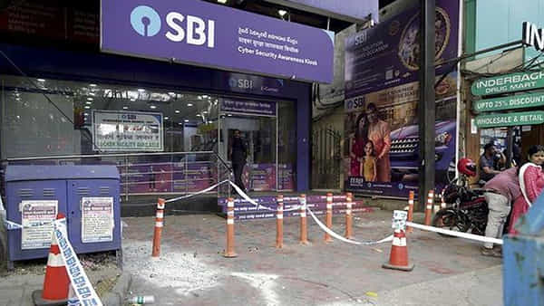 SBI: ఎస్బీఐ ఖాతాదారులకు షాక్.. ఇక ఛార్జీల మోత.. అక్టోబర్ 1 నుంచి అమలు!