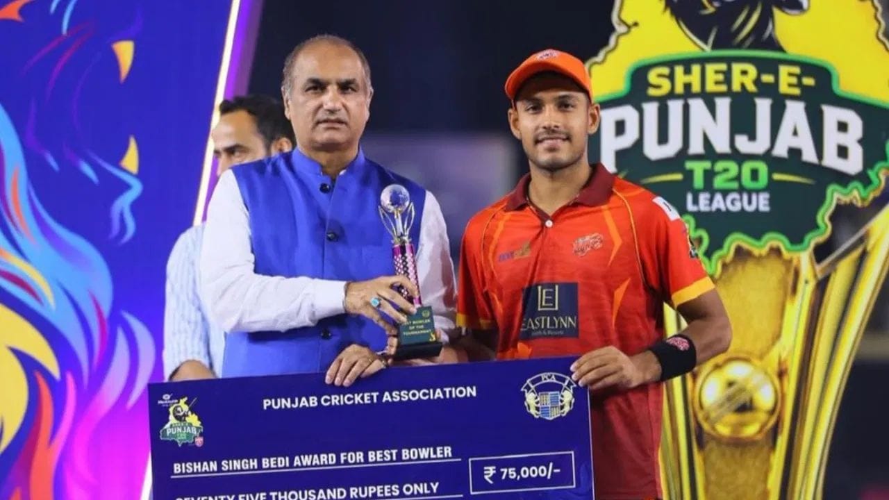 షేర్-ఎ-పంజాబ్ టోర్నమెంట్లో బ్యాట్స్మెన్ల ఆధిపత్యం చెలాయించినప్పటికీ, కుడిచేతి ఫాస్ట్ బౌలర్ సాహిల్ భాస్కర్ తన బౌలింగ్తో ప్రత్యేక ముద్ర వేశాడు. అతను 10 మ్యాచ్లలో అత్యధికంగా 20 వికెట్లు పడగొట్టాడు. అతడిని ఉత్తమ బౌలర్గా ప్రకటించారు.