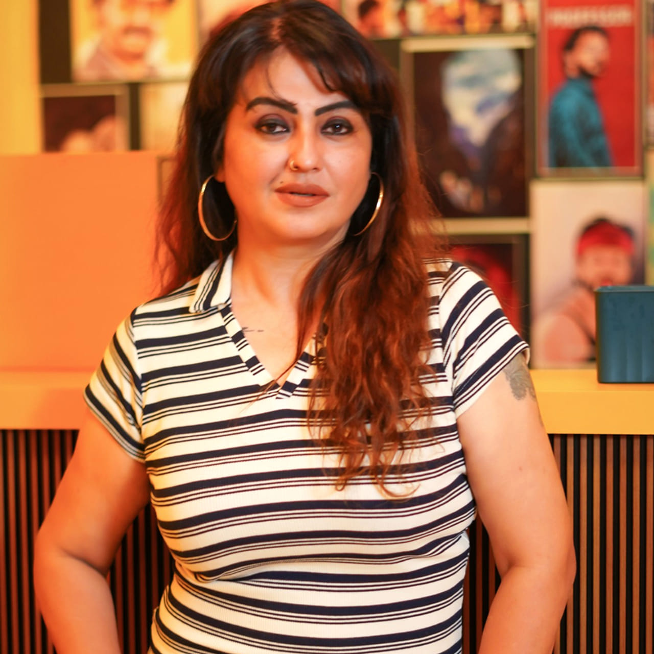 సినీ పరిశ్రమలో నటీనటులు ఎదుర్కొనే ఇబ్బందులు, వ్యక్తిగత అనుభవాలు అప్పుడప్పుడు చర్చనీయాంశంగా మారుతుంటాయి. ముఖ్యంగా తమ కెరీర్‌లో ఎదురైన చేదు అనుభవాల గురించి నటీనటులు బహిరంగంగా మాట్లాడినప్పుడు ఆ వ్యాఖ్యలు సోషల్ మీడియాలో వైరల్ అవుతుంటాయి. తాజాగా దక్షిణాది నటి సోనా హైడెన్ చేసిన వ్యాఖ్యలు కూడా సినీ వర్గాల్లో చర్చకు దారితీశాయి. ప్రముఖ తమిళ కమెడియన్ వడివేలుతో కలిసి నటించడానికి వచ్చిన ఏకంగా 16 సినిమా అవకాశాలను తాను తిరస్కరించినట్లు ఆమె వెల్లడించారు. ఇంతకీ ఆమె ఎందుకు ఆ అవకాశాలను వదులుకున్నారు? అసలు ఏం జరిగింది?