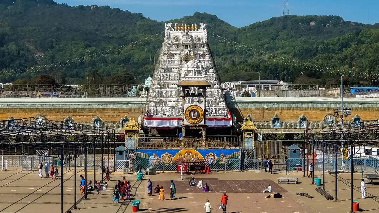 Tirumala: తిరుమల వెళ్లేవారికి బిగ్ అలర్ట్.. దర్శన టికెట్ల జారీ బంద్.. ఇక నేరుగా..