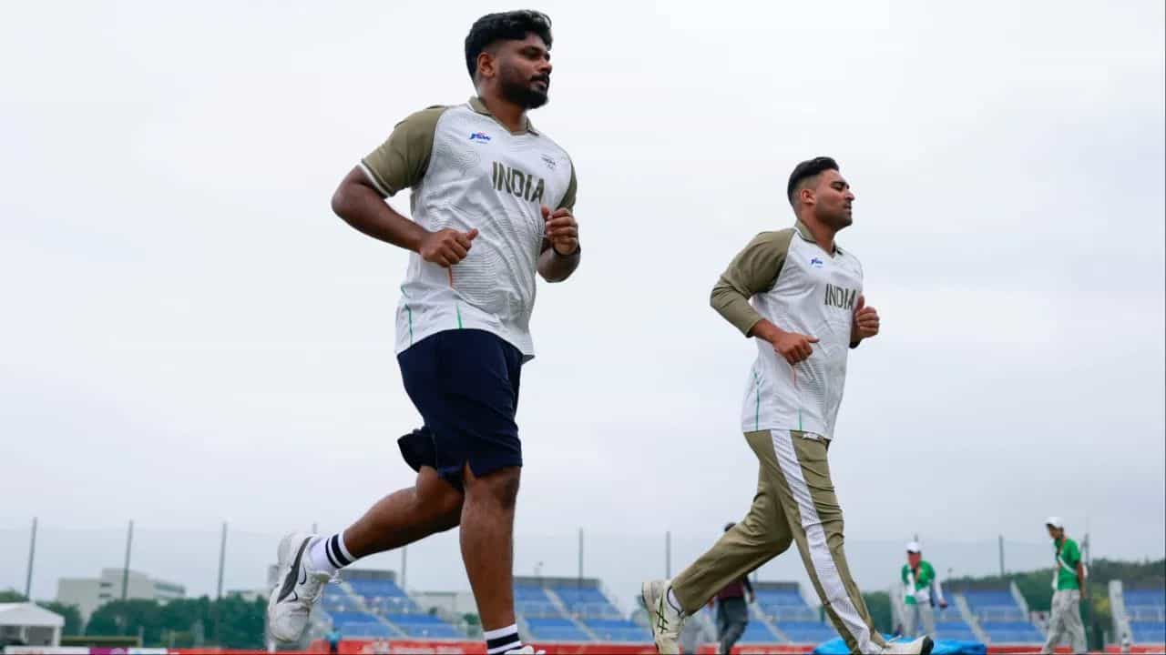 ఆసియా క్రీడల నిబంధనల ప్రకారం నాకౌట్ మ్యాచ్ వర్షం కారణంగా రద్దయితే మెరుగైన ఐసీసీ ర్యాంకింగ్ కలిగిన జట్టుకు తదుపరి దశలోకి వెళ్లే అవకాశం ఉంటుంది. భారత జట్టు ప్రస్తుతం పాల్గొంటున్న పురుషుల క్రికెట్ జట్లలో అత్యుత్తమ టీ20 ర్యాంకింగ్ కలిగి ఉంది. అందుకే వర్షం ఆటకు అంతరాయం కలిగించిన ప్రతిసారి ర్యాంకింగ్ భారత్కు ఉపయోగపడే పరిస్థితి ఏర్పడింది.