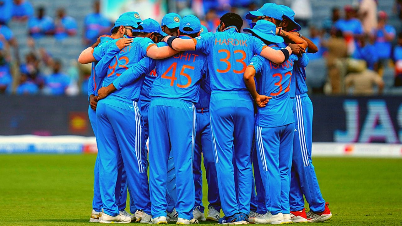 వెస్టిండీస్ క్రికెట్ జట్టు (West Indies Cricket Team) తో సెప్టెంబర్ 27 ప్రారంభం కానున్న మూడు మ్యాచ్‌ల వన్డే సిరీస్ (ODI Series) కోసం భారత క్రికెట్ జట్టు (Team India) ఎంపిక పూర్తయింది. ప్రధాన ఆటగాళ్లు కొందరు ఆసియా క్రీడలు (Asian Games) ఆడేందుకు జపాన్ వెళ్లనున్న నేపథ్యంలో యువ సారథి శుభ్‌మన్ గిల్ (Shubman Gill) నేతృత్వంలో సరికొత్త కూర్పుతో కూడిన బృందాన్ని ప్రకటించారు. చీఫ్ సెలెక్టర్ అజిత్ అగార్కర్ ఆలోచనలపై ఎన్నో అనుమానాలు వ్యక్తమైనప్పటికీ, సీనియర్ బ్యాటర్ రోహిత్ శర్మ (Rohit Sharma) వన్డే జట్టులో తన స్థానాన్ని నిలబెట్టుకోవడం విశేషం. ఇంగ్లండ్ గడ్డపై ప్రసిద్ధ లార్డ్స్ మైదానంలో అద్భుతమైన శతకం బాదిన రోహిత్ ఫామ్‌ను పరిగణనలోకి తీసుకుంటూ మేనేజ్‌మెంట్ ఆయనను కొనసాగించింది.