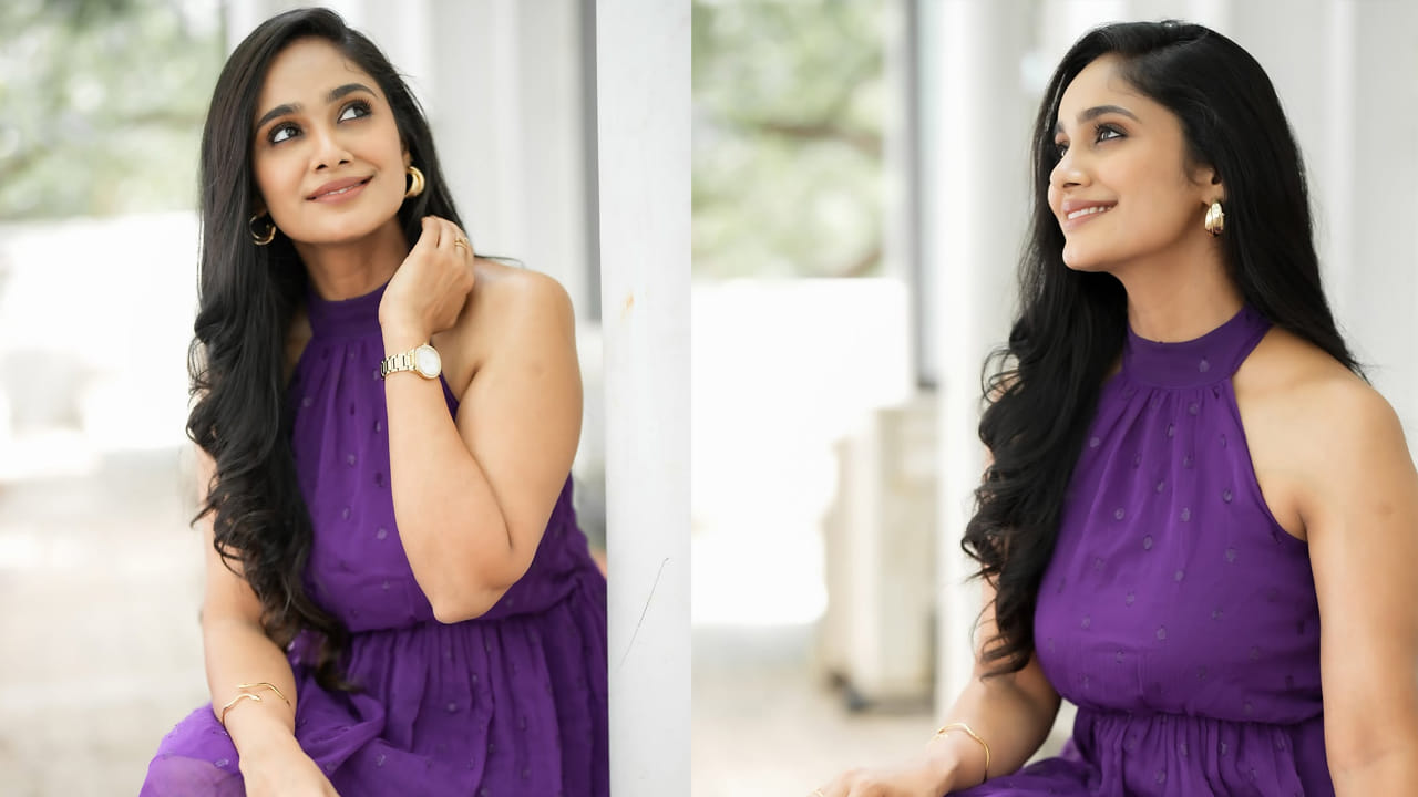 బుల్లితెర సీరియళ్ల ద్వారా తనదైన గుర్తింపు తెచ్చుకున్న తేజస్విని, నిత్యం డిఫరెంట్ ఫ్యాషన్ శైలులను ట్రై చేస్తూ ట్రెండీ లుక్స్లో అలరిస్తుంటుంది. ఒకవైపు ట్రెడిషనల్ వేర్లో పద్ధతిగా కనిపిస్తూనే, మరొకవైపు వెస్టర్న్ గౌన్లలో ఎంతో అందంగా మెరిసిపోతూ ఫ్యాన్స్ హృదయాలను కొల్లగొడుతోంది. ఈ లేటెస్ట్ క్యూట్ పిక్స్ చూసిన అభిమానులు, నెటిజన్లు "బ్యూటిఫుల్", "చాలా క్యూట్గా ఉన్నారు" అంటూ కామెంట్ల వర్షం కురిపిస్తున్నారు.