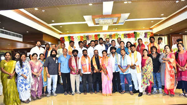 Dancers Association: ముదిరిన డాన్సర్స్ అసోసియేషన్ వివాదం.. మీటింగ్పై కోర్టు స్టే