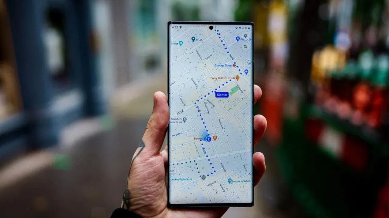 సేవ్ చేసిన కారు లొకేషన్ను ఎలా కనుగొనాలి?: మీ పని ముగించుకొని మీరు తిరిగి వాహనం వద్దకు వెళ్లాలనుకున్నప్పుడు గూగుల్ మ్యాప్స్ ఓపెన్ చేసి సెర్చ్ బార్లో 'Saved parking' అని సెర్చ్ చేయండి.. అక్కడ వచ్చిన ఆప్షన్ పై క్లిక్ చేస్తే డైరెక్షన్ లేదా స్టార్ట్ అని కనిపిస్తుంది. దానిపై క్లిక్ చేయగానే మీకు మీ కారు ఉన్న లోకేషన్ చూపిస్తుంది. ఆ రూట్లో వెళ్తే మీరు ఈజీగా మీ కారు వద్దకు వెళ్లొచ్చు.