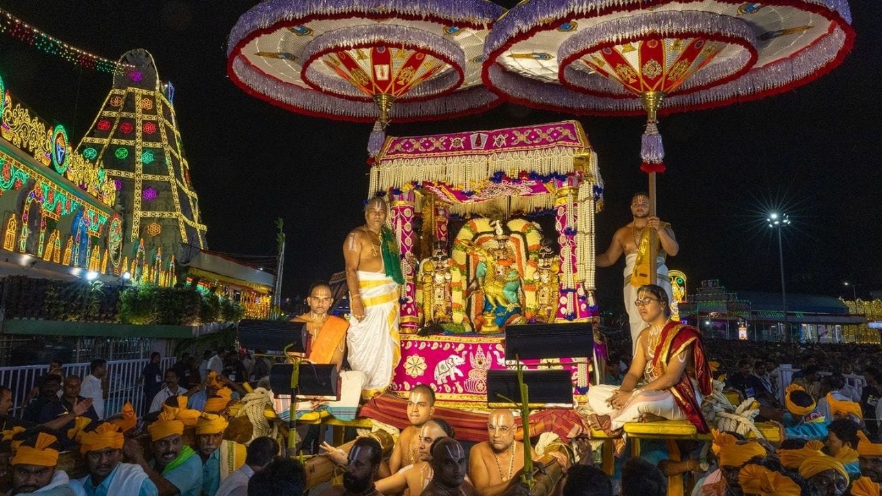 తిరుమల వెళ్లే భక్తులకు అలర్ట్.. శ్రీవారి నవరాత్రి బ్రహ్మోత్సవాల తేదీలు ఖరారు.. పూర్తి షెడ్యూల్ ఇదే