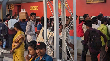 టికెట్ కన్పార్మ్ అవ్వలేదని టెన్షన్ పడొద్దు.. ట్రైన్ ఎక్కాక కూడా..