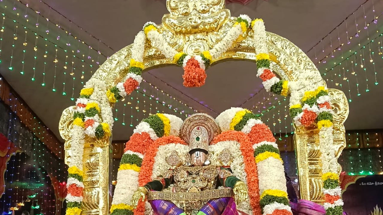 ఈ వాహనసేవలో తిరుమల శ్రీశ్రీశ్రీ పెద్దజీయర్స్వామి, శ్రీశ్రీశ్రీ చిన్నజీయర్స్వామి, టీటీడీ ఈవో శ్రీ ముద్దాడ రవిచంద్ర, అదనపు ఈవో శ్రీ సి.హెచ్. వెంకయ్య చౌదరి, సీవీఎస్వో శ్రీ కే వి మురళీకృష్ణ తదితరులు పాల్గొన్నారు. టీటీడీ ముఖ్య ప్రజాసంబంధాల అధికారిచే విడుదల చేయబడినది.