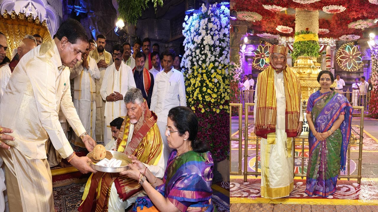 దేశం, రాష్ట్రం సుఖసంతోషాలు, సిరిసంపదలతో వర్ధిల్లాలని శ్రీవేంకటేశ్వరస్వామిని సీఎం చంద్రబాబు ప్రార్థించారు. శ్రీవారి సాలకట్ల బ్రహ్మోత్సవాల్లో పాల్గొన్న సీఏం తొలిరోజు రాష్ట్ర ప్రభుత్వం తరఫున శ్రీ వేంకటేశ్వరస్వామికి పట్టు వస్త్రాలు సమర్పించారు. శ్రీవారికి 15వసారి పట్టువస్త్రాలు సమర్పించే మహద్భాగ్యం లభించడం అదృష్టంగా భావిస్తున్నానన్నారు సీఎం చంద్రబాబు. దేశంలో ఆంధ్రప్రదేశ్ రాష్ట్రం అగ్రగామిగా నిలిచి, అభివృద్ధి లో ముందుండేలా శ్రీవారి ఆశీస్సులు ఉండాలని ప్రార్థించినట్లు తెలిపారు. శ్రీవారి సేవలో ప్రతి ఒక్కరూ భాగస్వాములు కావాలన్న సీఎం టీటీడీ పాలకమండలి, అధికారులు, సిబ్బంది క్రమశిక్షణతో భక్తులకు సేవలందిస్తున్నారన్నారు. టిటిడి పనితీరు అభినందించారు. ఆధ్యాత్మిక సంపద, సనాతన సంప్రదాయాలు, సంస్కృతిని రాబోయే తరాలకు అందించే బాధ్యత ప్రతి ఒక్కరిపై ఉందన్నారు.