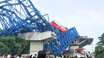 నిర్మాణంలోనే నేలమట్టమైన ఫ్లైఓవర్..