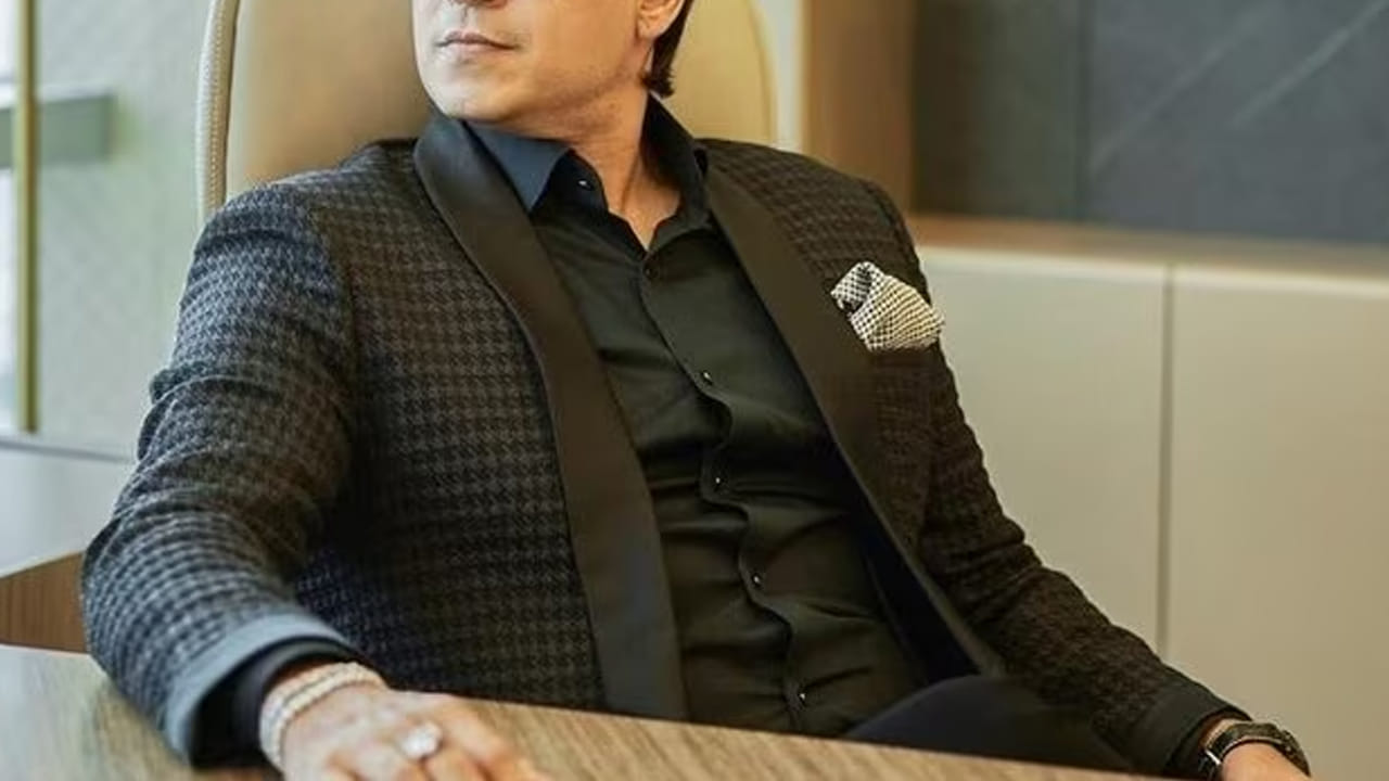 Actor : ఒకప్పుడు స్టార్ హీరోలతో పోటీ.. 3 ఏళ్లు సినిమాలకు దూరం.. 10 ఏళ్లలో 385 కోట్లు దానం చేసిన నటుడు..