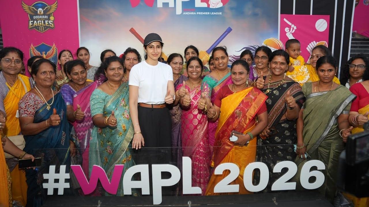 డబ్ల్యూఏపీఎల్ ప్రారంభోత్సవ వేడుకలకు ముఖ్య అతిథిగా విచ్చేసిన నారా బ్రాహ్మణికి నిర్వాహకులు ప్రత్యేక జ్ఞాపికను అందించి సత్కరించారు. ఈ సందర్భంగా నిర్వహించిన సాంస్కృతిక కార్యక్రమాలు అలరించాయి.