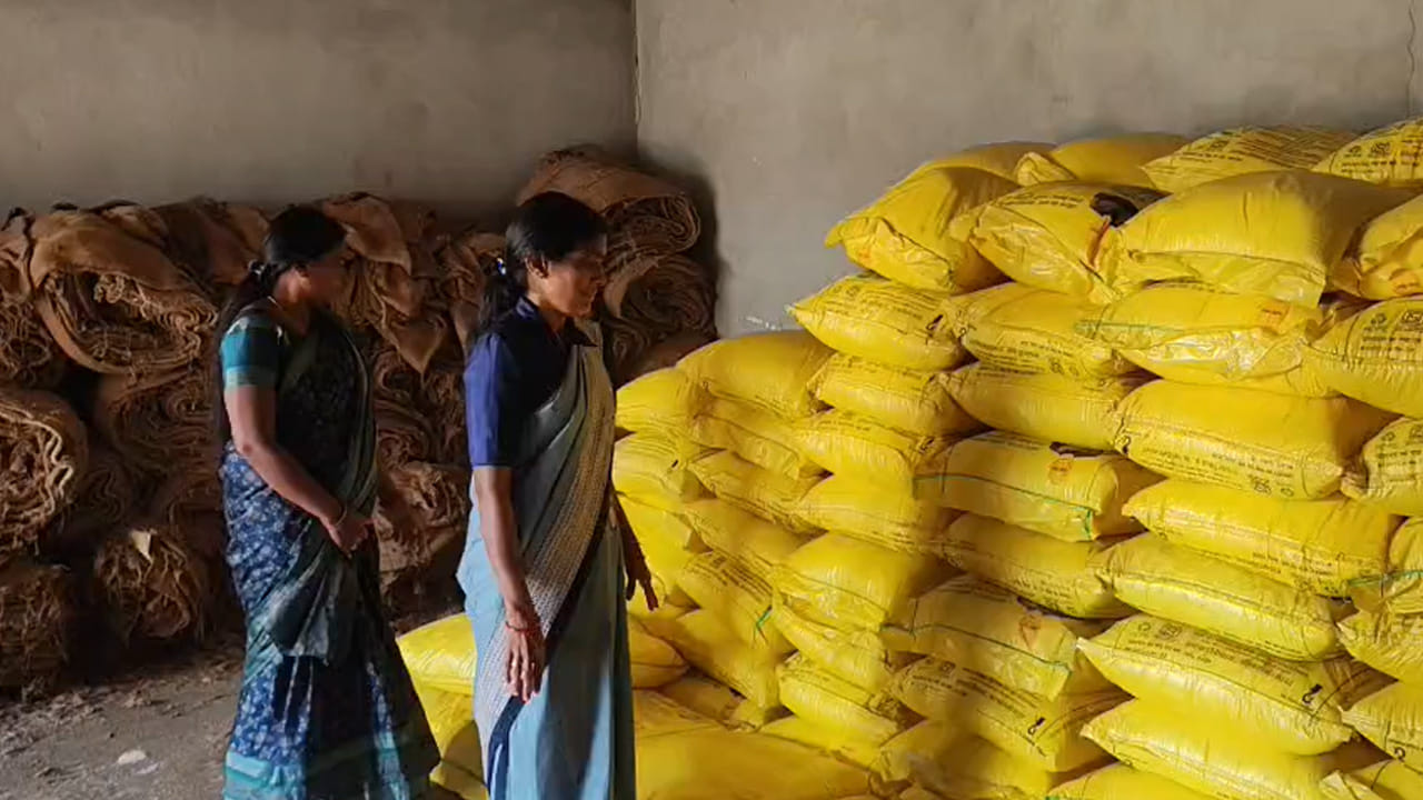రైతులకు అవసరమైన విత్తనాలు, ఎరువులు, పురుగు మందులను అందించడమే ధ్యేయంగా ఈ సమాఖ్య ను నడుపుతున్నారు. నాణ్యత విషయంలో రాజీ పడకుండా రైతులకు అవసరమైన వ్యవసాయ ఉత్పత్తులను అందించడమే తమ ప్రధాన లక్ష్యంగా ముందుకు సాగుతున్నారు. ఇది కేవలం అమ్మకాల కేంద్రం మాత్రమే కాదు.. రైతులకు సలహాలు ఇచ్చే వ్యవసాయ వేదిక కూడా అని నిరూపిస్తున్నారు.