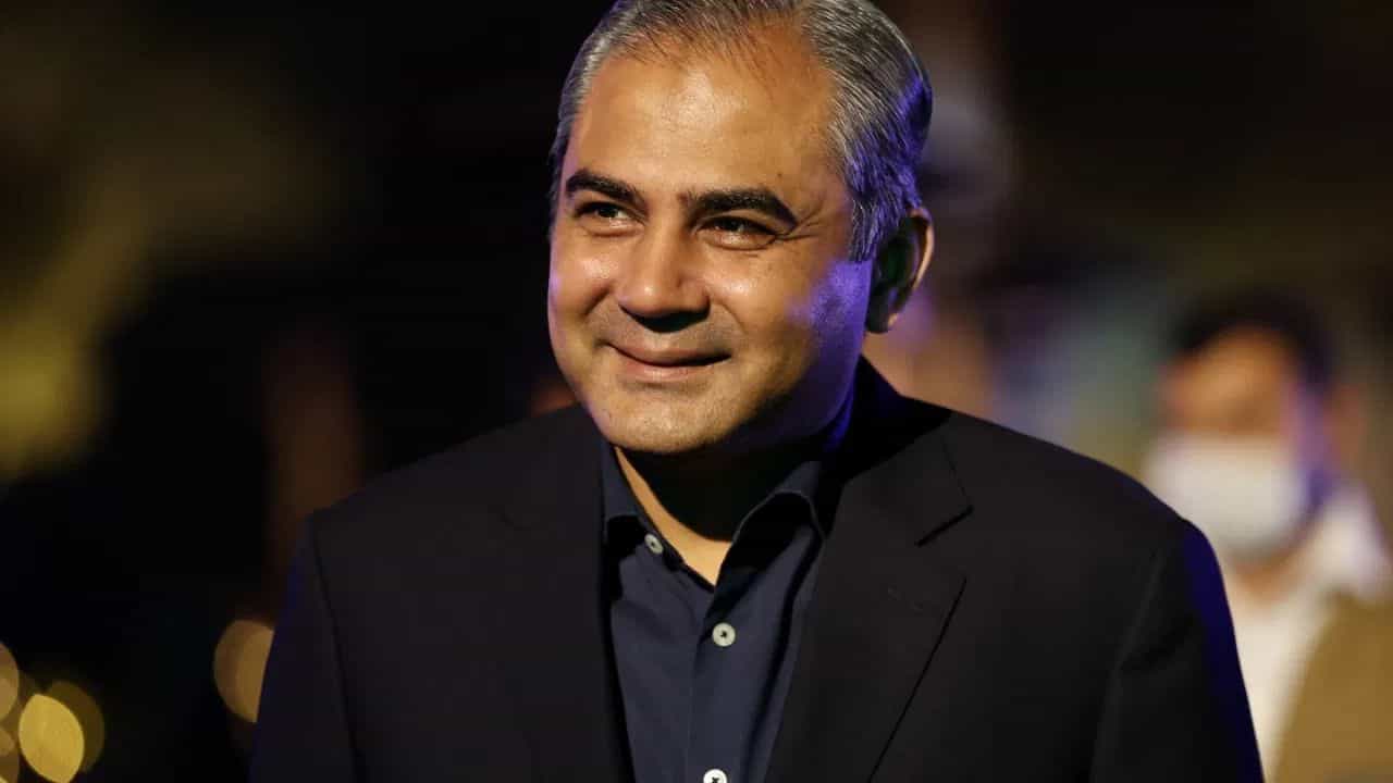 ఆసియా కప్ ట్రోఫీ విషయానికొస్తే, దానిని భారత జట్టు అందుకునే అవకాశం తక్కువగా ఉంది. ఎందుకంటే, పీసీబీ చీఫ్ మొహ్సిన్ నఖ్వీ దానిని అందించడానికి దుబాయ్కి రానున్నారని వార్తలు వస్తున్నాయి. పురుషుల ఆసియా కప్ సమయంలో భారత జట్టు మొహ్సిన్ నఖ్వీ చేతుల మీదుగా ట్రోఫీని అందుకోలేదు. మహిళల జట్టు విషయంలో కూడా అదే జరిగే అవకాశం ఉంది. మొహ్సిన్ నఖ్వీ భారత్కు ట్రోఫీని అందించలేదు. మహిళల జట్టు విషయంలో కూడా అదే జరగవచ్చు.