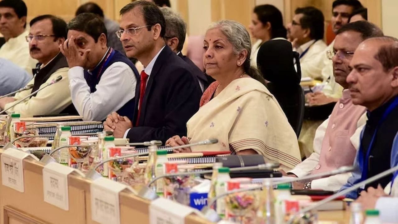 GST Council: వ్యాపారులకు డబుల్ గుడ్‌న్యూస్.. జీఎస్టీలో కొత్త సంస్కరణలు.. ఎప్పటి నుంచంటే?