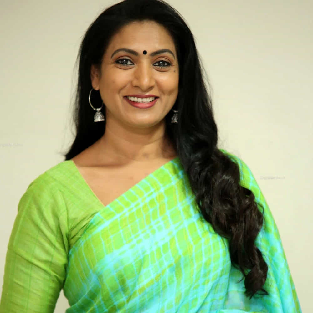 సినిమా పట్ల ప్రేమతో, నటన పట్ల ప్యాషన్తో వచ్చేవారు ఇలాంటి తప్పులు చేయరని, వారికి ఇలాంటి అనుభవాలు ఎదురవని ఆమని అభిప్రాయపడ్డారు. కేవలం ఇతర ఉద్దేశాలతో వచ్చేవారి వల్లే పరిశ్రమలో ఇలాంటి సమస్యలు తలెత్తుతాయని ఆమె స్పష్టం చేశారు. ఏ అమ్మాయి కూడా చెడు దారిలో వెళ్లాలని అనుకోదని, అందరూ హీరోయిన్ కావాలనే కలలతోనే వస్తారని, అయితే కొన్నిసార్లు నమ్మకం, అమాయకత్వం వల్ల కొన్ని తప్పులు జరిగిపోవచ్చని ఆమె ఆవేదన వ్యక్తం చేశారు.