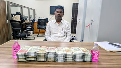 హైదరాబాద్‌లో అవినీతి తిమింగళం.. 20లక్షల లంచం తీసుకుంటూ..