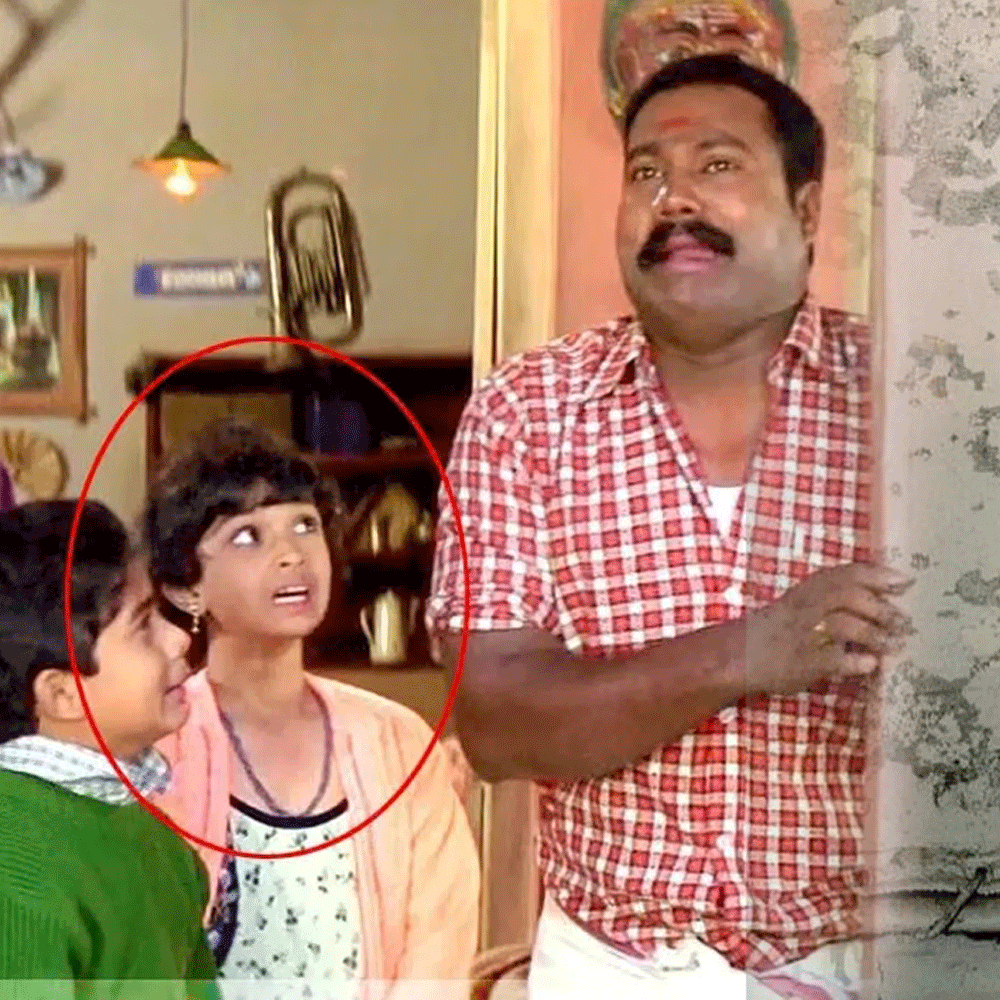 సినిమా సెలబ్రిటీలకు సంబంధించిన అరుదైన ఫొటోలు సోషల్ మీడియాలో ఎప్పటికప్పుడు వైరల్ అవుతుంటాయి. ముఖ్యంగా స్టార్ హీరోయిన్ల చిన్ననాటి చిత్రాలు నెటిజన్లను విపరీతంగా ఆకట్టుకుంటాయి. తమ అభిమాన తారలు చిన్నప్పుడు ఎలా ఉండేవారో తెలుసుకోవాలనే ఆసక్తి ఫ్యాన్స్‌లో ఎక్కువగా ఉంటుంది. అందుకే తారల బాల్య ఫొటోలు బయటకు వచ్చినప్పుడల్లా వాటిని తెగ షేర్ చేస్తూ సందడి చేస్తుంటారు. ఇప్పుడు అలాంటి ఓ అందమైన చిన్నారి ఫొటో గురించి తెలుసుకుందాం.