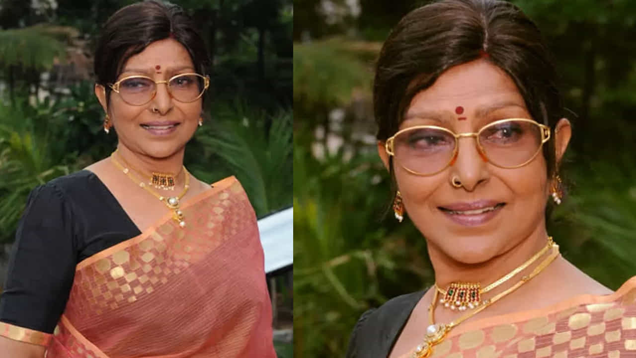 ఈ ఈవెంట్ లో పక్కనున్న వారి సహాయంతో జ్యోతి ప్రజ్వలన చేసి కార్యక్రమాన్ని ప్రారంభించారు శారద. ప్రస్తుతం ఈ సీనియర్ నటికి  సంబంధించిన ఫొటోలు సోషల్ మీడియాలో బాగా వైరల్ అవుతున్నాయి. వీటిని చూసిన సినీ అభిమానులు, నెటిజన్లు షాక్ అవుతున్నారు.  ఆరోగ్యం పరంగా మరిన్ని జాగ్రత్తలు తీసుకోవాలని సూచిస్తున్నారు.  
