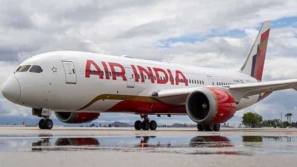 Air India Flight: హైదరాబాద్లో ఎయిర్ ఇండియా విమానానికి ఎమర్జెన్సీ ల్యాండింగ్.. 109 మంది ప్రయాణికులు సేఫ్!