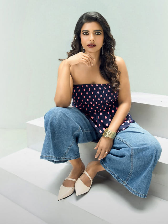 అందాల ఆరబోతలో హద్దులు చెరిపేసి ఐశ్వర్య రాజేష్‌