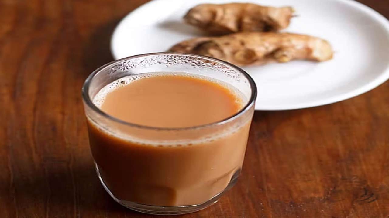 అల్లం టీ : అల్లం టీ జీర్ణక్రియను బాగా పెంచడానికి, ఆకలిని పుట్టించడానికి, జీర్ణకోశంలో ఆహారాలు పులిసి గ్యాస్ ఫామ్ అవ్వకుండా ఉండటానికి అద్భుతంగా పనిచేస్తుంది. చిన్న అల్లం ముక్కను చిదిమి నీళ్లల్లో వేసి మరిగించాలి. వడకట్టి, తేనె, నిమ్మరసం కలుపుకుని తాగాలి.