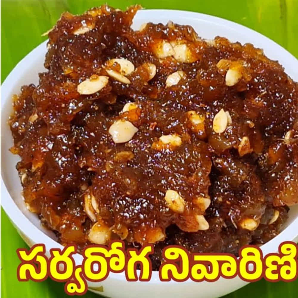 పాకం కాస్త చిక్కబడి హల్వాలా దగ్గరకు వస్తున్నప్పుడు పావు టీస్పూన్ చొప్పున మిరియాల పొడి, నల్ల ఉప్పు, వేయించిన జీలకర్ర పొడి, గరం మసాలా, కారం, పసుపు వేసి కలపాలి. ఈ మసాలాల వల్ల మురబ్బాకి చట్పటా రుచి వస్తుంది. మిశ్రమం మరింత దగ్గరపడ్డాక చేత్తో తాకి చూస్తే లైట్ తీగపాకంలా సాగాలి. ఇప్పుడు యాలకుల పొడి, నేతిలో లేదా డ్రైగా వేయించిన పుచ్చగింజలు వేసి కలిపి వెంటనే స్టవ్ ఆఫ్ చేయాలి.