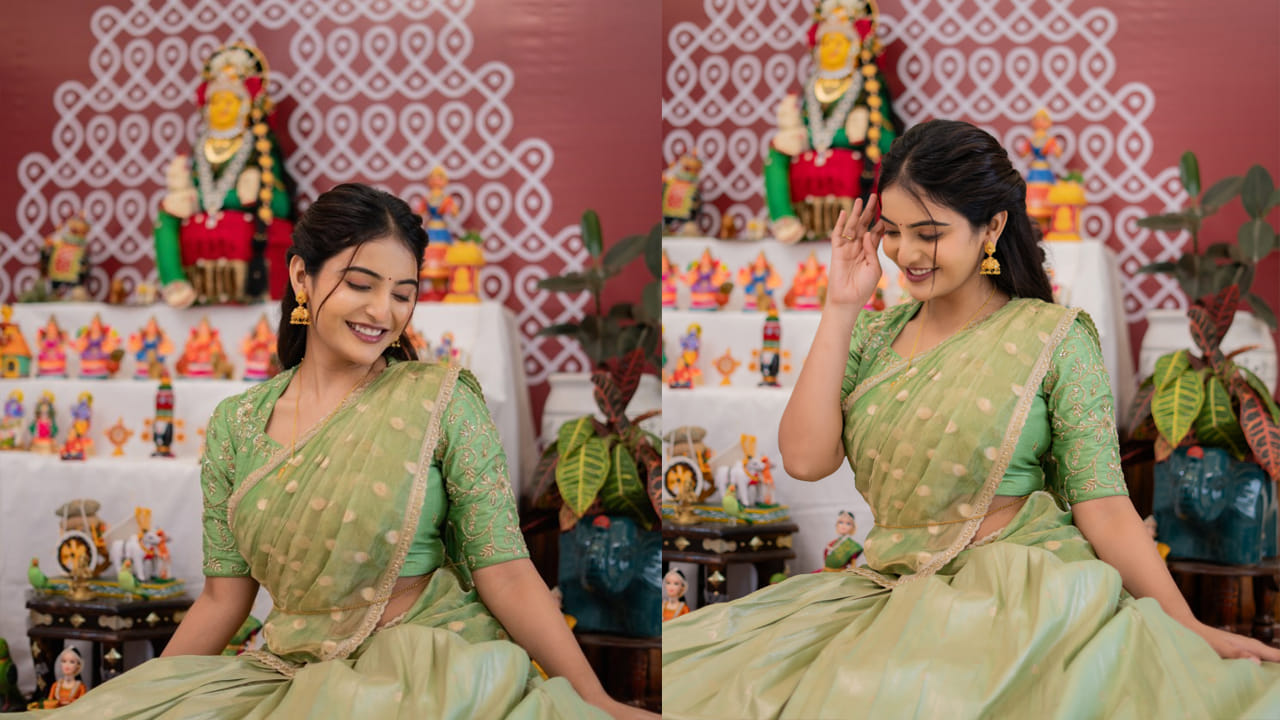   అనన్య నాగళ్ల షేర్ చేసిన ఫొటోలు ప్రస్తుతం సోషల్ మీడియాలో వైరల్ గా మారాయి. వీటిని చూసిన నెటిజన్లు క్రేజీ కామెంట్స్ చేస్తున్నారు. అనన్య నాగళ్ల ఎంతో అందంగా, క్యూట్ గా ఉందంటూ కాంప్లిమెంట్స్ ఇస్తున్నారు. 
