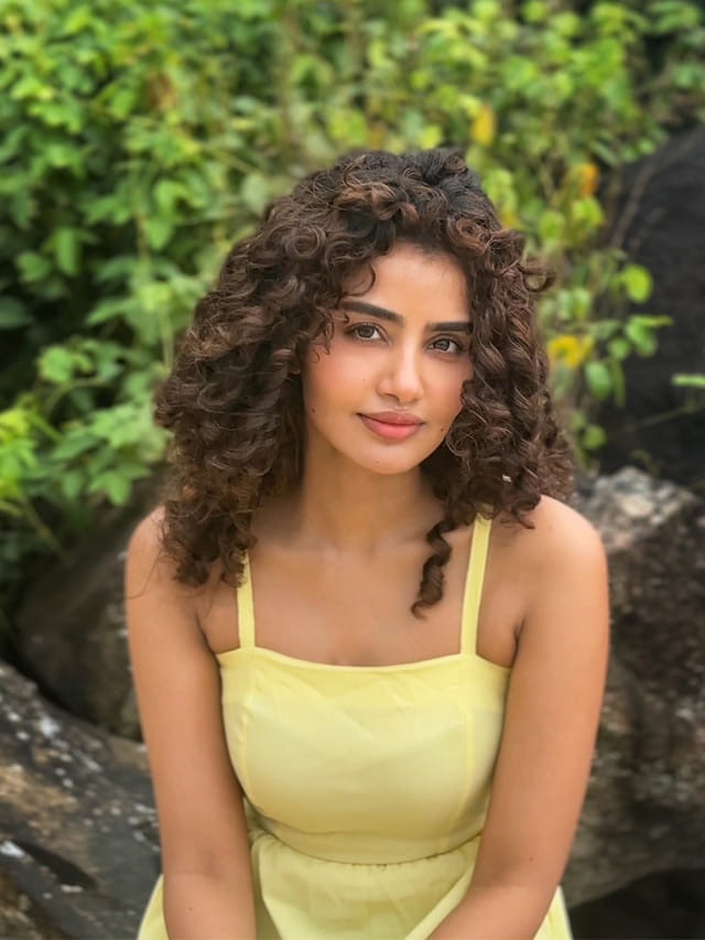 అతడంటే పిచ్చి ఇష్టం.. ముందు నిలబడితే యాక్టింగే మర్చిపోతా.. అనుపమ..
