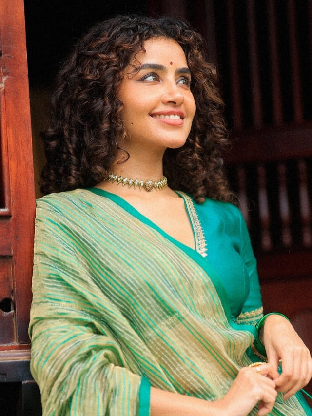పరికిణిలో అందంగా.. అనుపమా అందాల జాతర