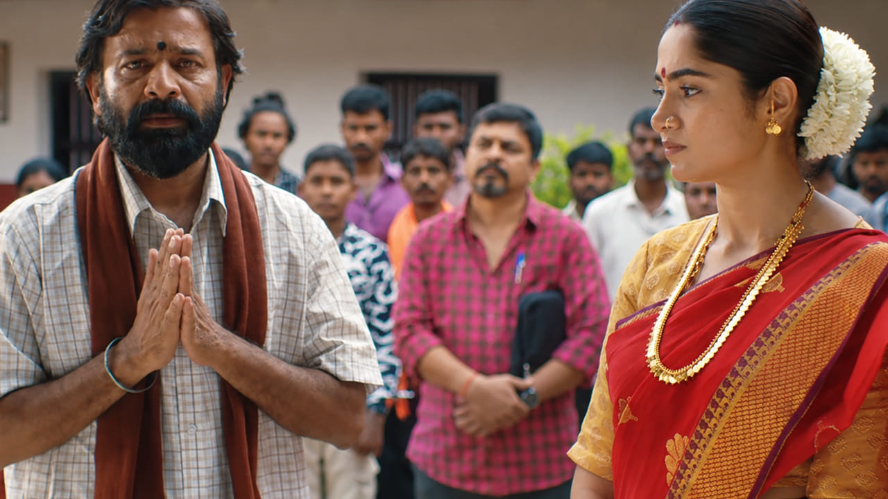 "ఆ రోజు రాత్రి ఆ ఇంట్లో అసలు ఏం జరిగింది?" అనే ప్రశ్నకు సమాధానం వెతికే క్రమంలో వచ్చే సీన్లు ప్రేక్షకులకు వెన్నులో వణుకు పుట్టిస్తాయి. ఒకే ఇంటి నేపథ్యం, అవే ప్రధాన పాత్రలు అయినప్పటికీ కథనంలో దర్శకుడు రమేష్ ఇందిరా చూపించిన టేకింగ్, ఊహించని ట్విస్టులు సిరీస్పై ఆసక్తిని విపరీతంగా పెంచేస్తాయి. ప్రముఖ నిర్మాత శ్రుతి నాయుడు నిర్మాణంలో తెరకెక్కిన ఈ సిరీస్లో రూపేష్ శెట్టి, టాలెంటెడ్ తెలుగు నటి ఖుషి రవి, అక్షయ్ నాయక్ తదితరులు ప్రధాన పాత్రల్లో నటించారు.