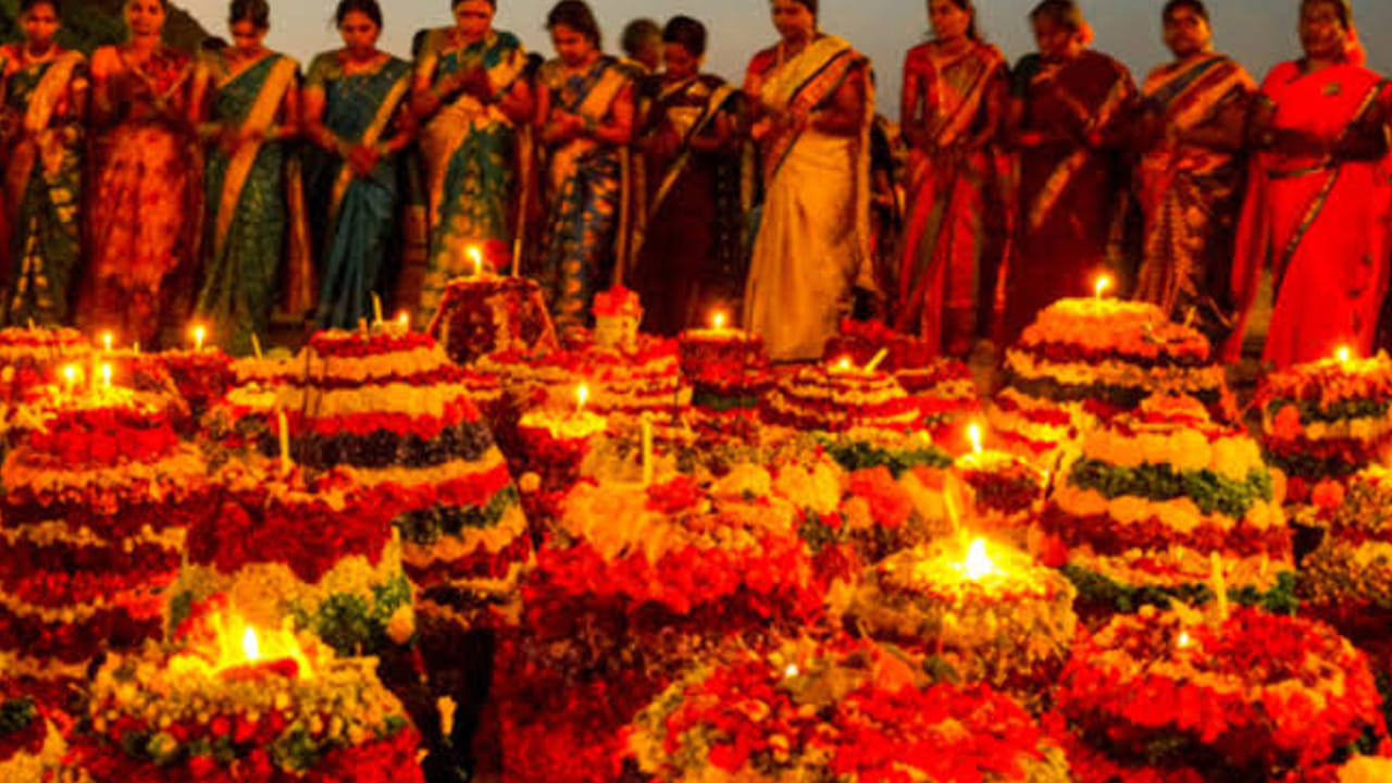 సుమారు 11 శతాబ్దాల క్రితం, ఇప్పటి వరంగల్, హనుమకొండ ప్రాంతాలను రాజధానిగా చేసుకుని కాకతీయ రాజులు తెలంగాణ ప్రాంతాన్ని పరిపాలించారు. అదే సమయంలో ఉత్తర భారతదేశంలో యాదవ రాజులు పాలనలో ఉండేవారు. ఆ కాలంలో ప్రజల ప్రధాన జీవనోపాధి వ్యవసాయంపై ఆధారపడి ఉండేది. వ్యవసాయానికి అవసరమైన నీటి వనరుగా గోదావరి నది ఉండేది, దాని జన్మస్థలం యాదవ రాజుల రాజ్యంలో ఉండేది. కాకతీయులకు, యాదవులకు మధ్య తరచుగా ఘర్షణలు చోటు చేసుకునేవి. ఈ ఘర్షణల పర్యవసనంగా, కాకతీయ రాజ్యంపై కోపంతో రగిలిపోయిన యాదవ రాజులు తెలంగాణ ప్రాంతానికి గోదావరి నీరు రాకుండా అడ్డుకట్టలు వేశారు.