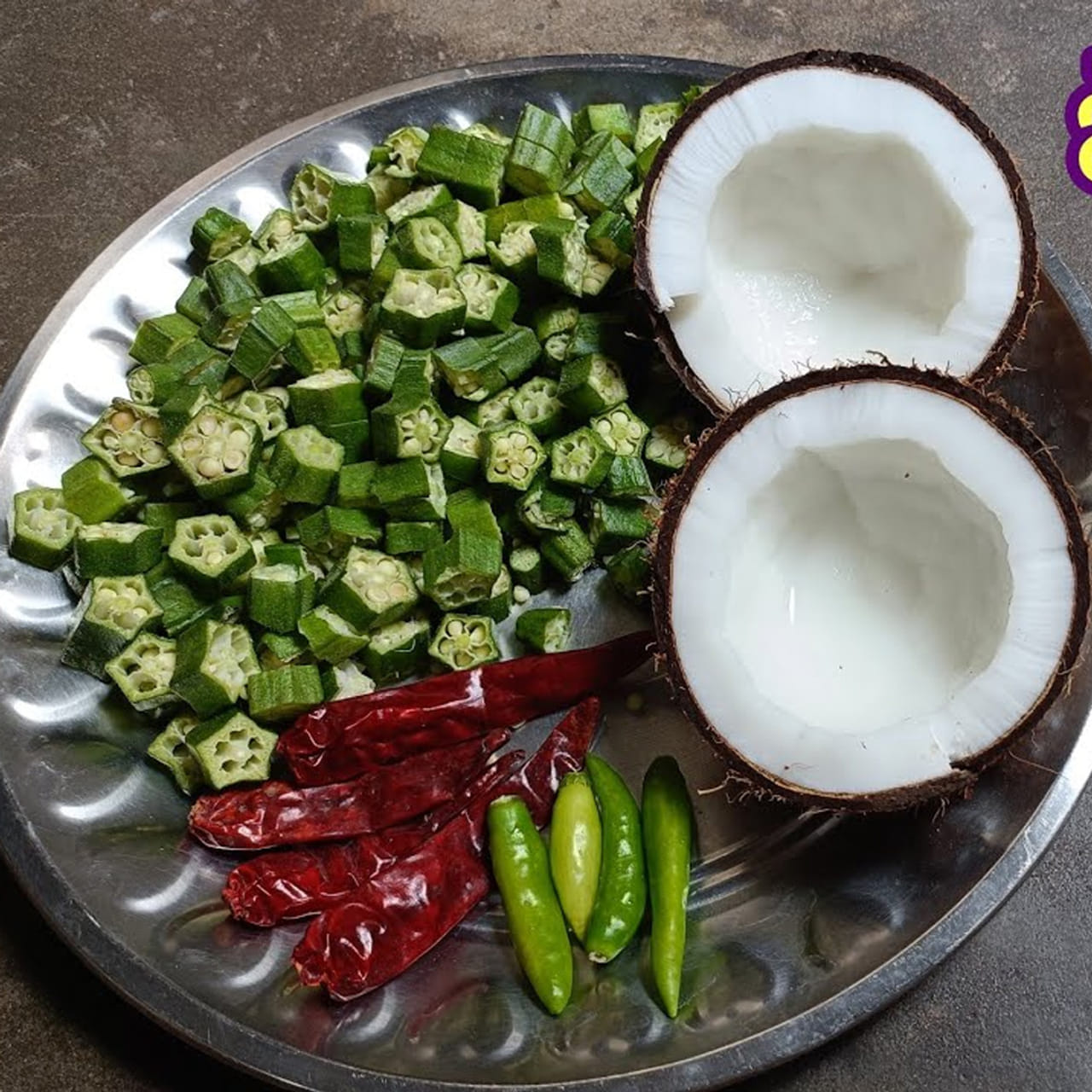 కావలసిన పదార్థాలు: పావు కేజీ ముక్కలుగా తరిగిన లేత బెండకాయలు, అర చెక్క ముక్కలుగా తరిగిన పచ్చికొబ్బరి ముక్కలు, 2 టేబుల్ స్పూన్ల పల్లీలు, 7 నుండి 8 ఎండు మిరపకాయలు, 2 టేబుల్ స్పూన్ల తెల్ల నువ్వులు, 4 నుండి 5 వెల్లుల్లి రెబ్బలు, అర టీస్పూన్ జీలకర్ర, అర టీస్పూన్ మినప్పప్పు, 1 రెమ్మ చింతపండు, పావు టీస్పూన్ పసుపు, 1 రెమ్మ కరివేపాకు, కొద్దిగా తాజా కొత్తిమీర, పావు టీస్పూన్ ఇంగువ, రుచికి సరిపడా కల్లుప్పు, 3 టేబుల్ స్పూన్ల నువ్వుల నూనె