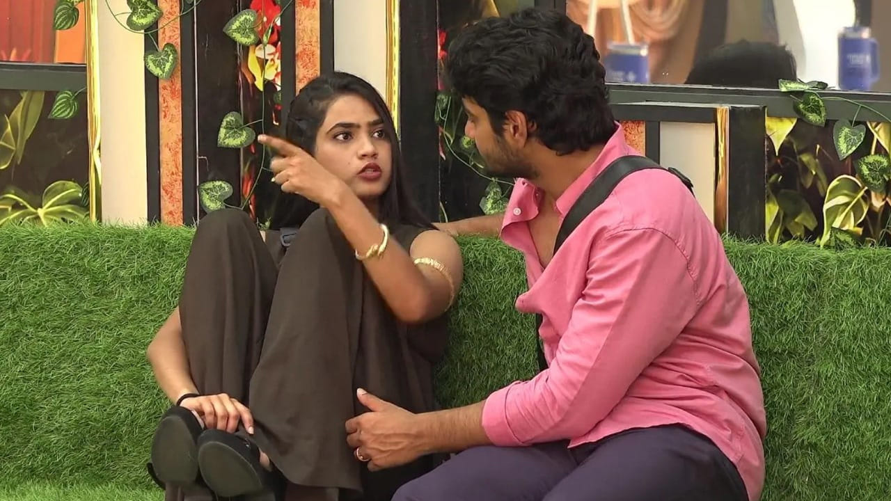 బిగ్ బాస్ తెలుగు సీజన్ 10 ఆసక్తికరంగా కొనసాగుతుంది. మొన్నటి వరకు సెలబ్రిటీస్ వర్సెస్ కామనర్స్‌గా సాగిన ఈ గేమ్ వైల్డ్ కార్డ్ ఎంట్రీస్‌తో మరో మలుపు తిరిగింది. ఇక వైల్డ్ కార్డ్ వాళ్లు రావడం రావడమే శాలినీని టార్గెట్ చేశారు. అంతే కాకుండా కాస్త రోహిత్‌క‌ు సపోర్టుగా నిలిచినట్లు అనిపించింది.  అంతే కాకుండా చాలా మంది రోహిత్‌తో క్లోజ్‌గా మాట్లాడటానికి ప్రయత్నిస్తున్నారు. కానీ శాలీని మాత్రం అదంతా వారి గేమ్ ప్లాన్, నీ ఓట్స్ చీల్చడం కోసం అలా చేస్తున్నారంటూ రోహిత్ మైండ్ డైవర్ట్ చేస్తోంది.