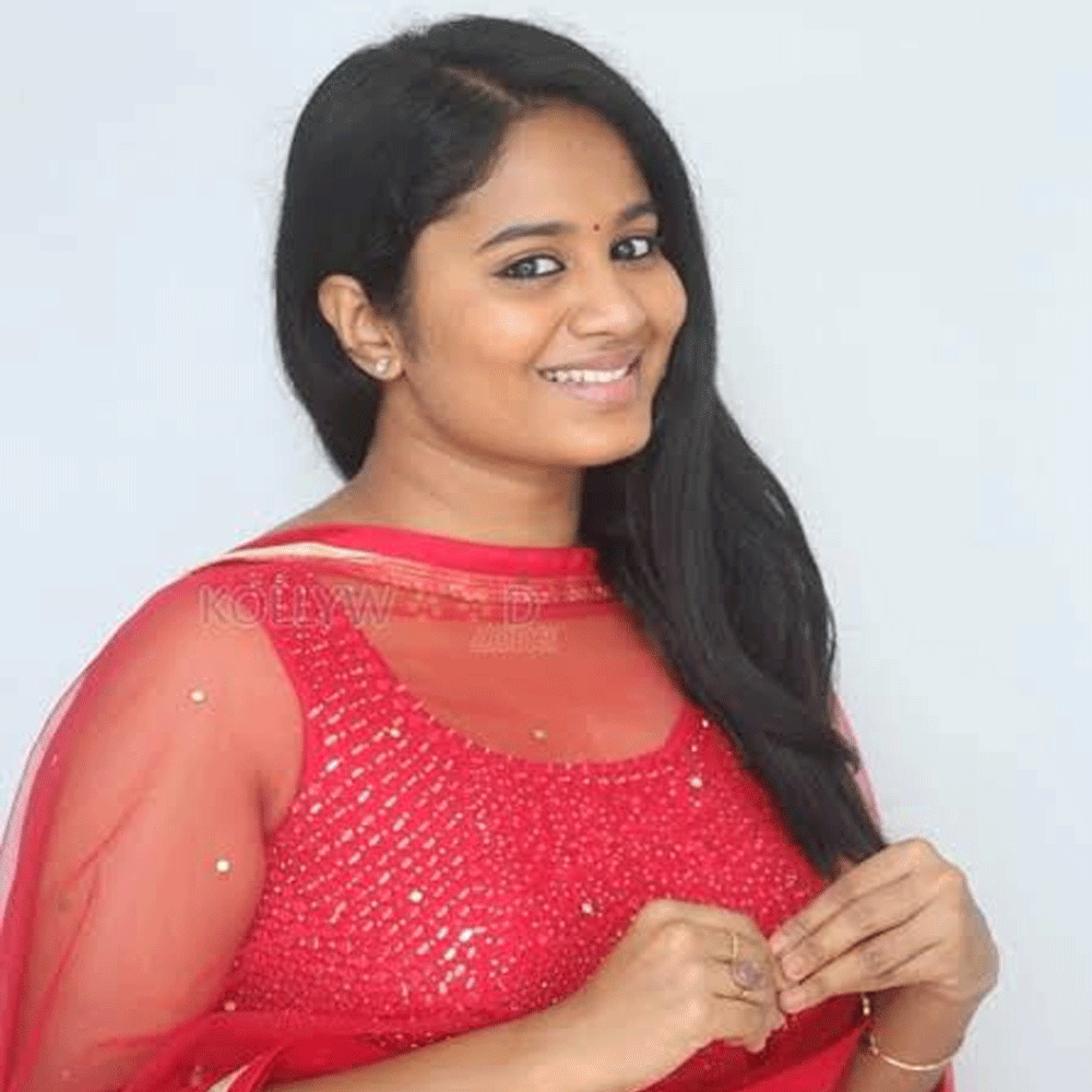 ఆ తర్వాత ‘ఇరవిన్ నిజల్’ చిత్రంలో కీలక పాత్రలో కనిపించింది. ఈ సినిమాలో ఆమె పోషించిన పాత్ర అప్పట్లో చర్చనీయాంశంగా మారింది. ముఖ్యంగా కథకు కీలకమైన సన్నివేశాల్లో నటించి ప్రేక్షకుల దృష్టిని ఆకర్షించింది. తమిళంలో నటిగా గుర్తింపు తెచ్చుకున్న బ్రిగిడా.. తెలుగు ప్రేక్షకులకు కూడా పరిచయమైంది. ‘సిందూరం’ సినిమాతో తెలుగు తెరపైకి అడుగుపెట్టింది.