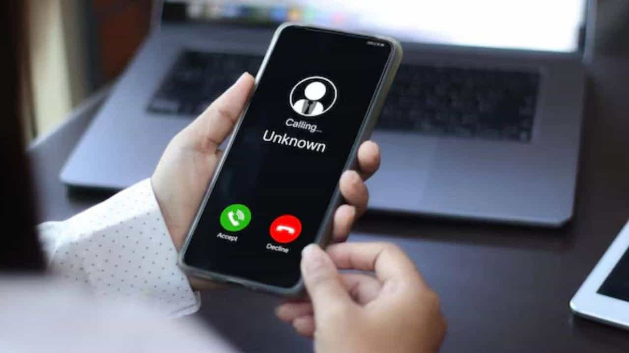 వినియోగదారుల కోసం 4G, 5G సేవలు: DoT ఆదేశం ప్రకారం, 4G, 5G సర్వీస్ వినియోగదారులు కాల్ అందుకున్నప్పుడు కాల్ చేసేవారి పేరును ప్రదర్శించడానికి CNAP సేవలు తప్పనిసరి అవుతాయి. 2G, 3G నెట్వర్క్లకు ఇది తర్వాత అందుబాటులోకి వస్తుంది.