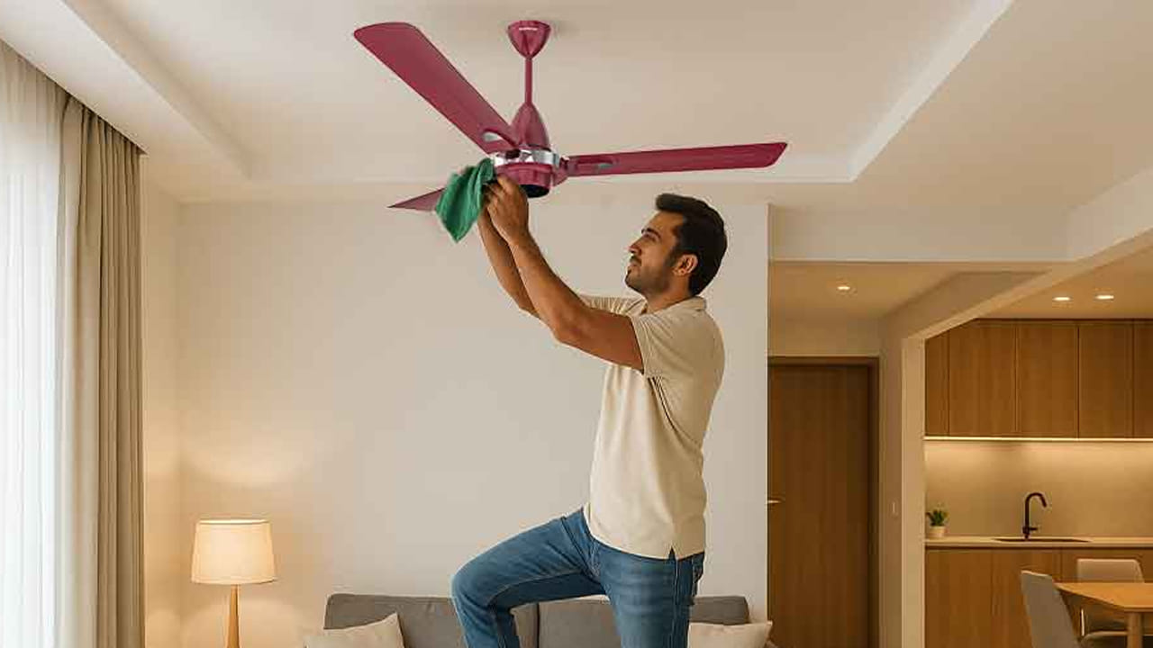 మీరు రెగ్యులేటర్ను తిప్పినప్పుడు ఫ్యాన్ విద్యుత్ వినియోగం ఎలా మారుతుంది?: ఒక ఫ్యాన్ విద్యుత్ వినియోగం దాని మోటార్, రెగ్యులేటర్, ఆపరేటింగ్ వేగంపై ఆధారపడి ఉంటుంది. సాధారణంగా అధిక వేగాల వద్ద మోటార్ ఎక్కువ శక్తిని వినియోగిస్తుంది. అయితే తక్కువ వేగాల వద్ద వినియోగం తగ్గుతుంది. అయినప్పటికీ ఈ వ్యత్యాసం మోటార్, రెగ్యులేటర్ రకంపై కూడా ఆధారపడి ఉంటుంది. పాత రెగ్యులేటర్లు అదనపు విద్యుత్ శక్తిని వేడిగా వెదజల్లవచ్చు. ప్రస్తుతం వాడుకలో ఉన్న కెపాసిటివ్ రెగ్యులేటర్లు, వోల్టేజ్ను నియంత్రించడం ద్వారా విద్యుత్ వినియోగాన్ని తగ్గిస్తాయి.