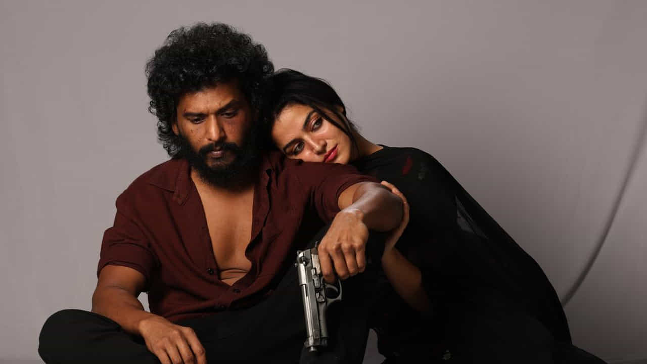 ఆమె పరిస్థితి చూసి చలించిపోయి, ఆ నరకం నుంచి బయటపడేందుకు సహాయం చేస్తాడు. చంద్ర కూడా అతడితో కొత్త జీవితం ప్రారంభించాలని కోరుకుంటుంది. అయితే గతం నుంచి వెంటాడుతున్న ప్రమాదాలు వారిని వదలవు. పోలీసుల నుంచి తప్పించుకుంటూ, తమకంటూ ఒక ప్రశాంతమైన జీవితాన్ని వెతుక్కునే క్రమంలో వారు ఎదుర్కొన్న సవాళ్లు ఏంటి? చివరికి ఈ కథ ఎక్కడికి దారి తీసింది? అనేది సినిమాలోని అసలు మలుపు.