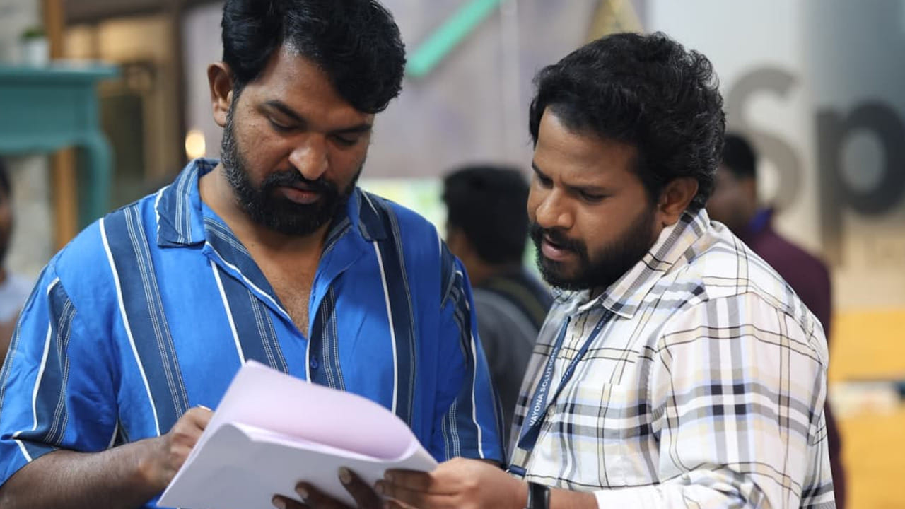 అన్ని చోట్లా పాజిటివ్ రెస్పాన్స్ రావడంతో రెండు ప్లాట్ ఫార్మ్స్ లో కూడా ట్రెండింగ్ లో నిలిచింది. ఆడియెన్స్ నుంచి ఒకటే మాట  డైరెక్టర్ డేగల బాబు కామెడీనే కాదు ఎమోషనల్ సీన్స్ కూడా బాగా హ్యాండిల్ చేయగలడని నిరూపించుకున్నాడని కామెంట్స్ చేస్తున్నారు.