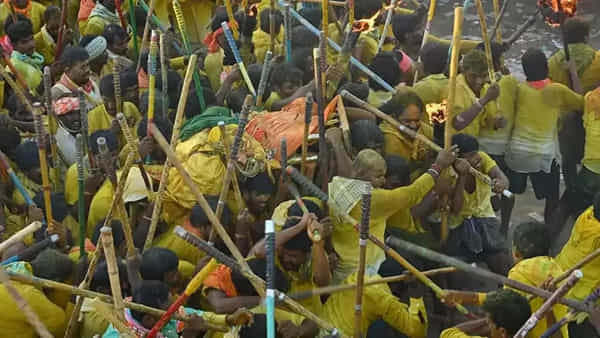 Devaragattu: నెత్తురోడిన దేవరగట్టు.. 100 మందికి గాయాలు.. కొందరి పరిస్థితి విషమం