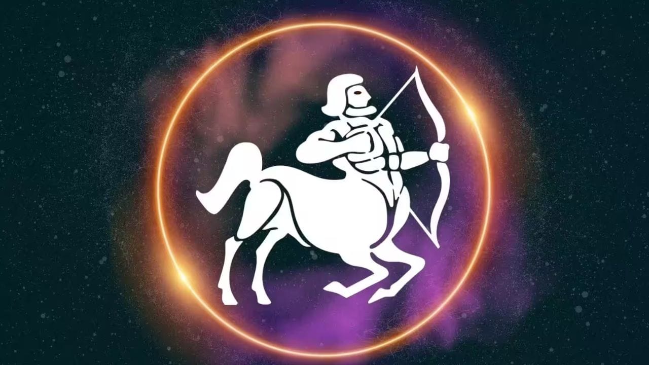 ధనుస్సు: ఈ రాశివారిలో యాంబిషన్, ఉన్నతాశయాలు, రాజీపడని ధోరణి. అగ్ర స్థానం మీద దృష్టి వంటి లక్షణాలు కాస్తంత ఎక్కువగా ఉంటాయి. రాశ్యధిపతి గురువు ధన కారకుడు, గృహ కారకుడు అయినందువల్ల ఈ రాశివారి దృష్టి సొంత ఇల్లు, ఆదాయ వృద్ది, ఆర్థిక భద్రత, విదేశాల్లో ఉద్యోగం వంటి వాటి మీద కేంద్రీకృతమవుతుంది. అర్ధాష్టమ శని బాధలు ఉన్నప్పటికీ, రాశ్యధిపతి గురువు అనుకూలత వల్ల వీరు త్వరలో తమ లక్ష్యాలు, ఆశలను పూర్తిగా సాధించుకునే అవకాశం ఉంది.